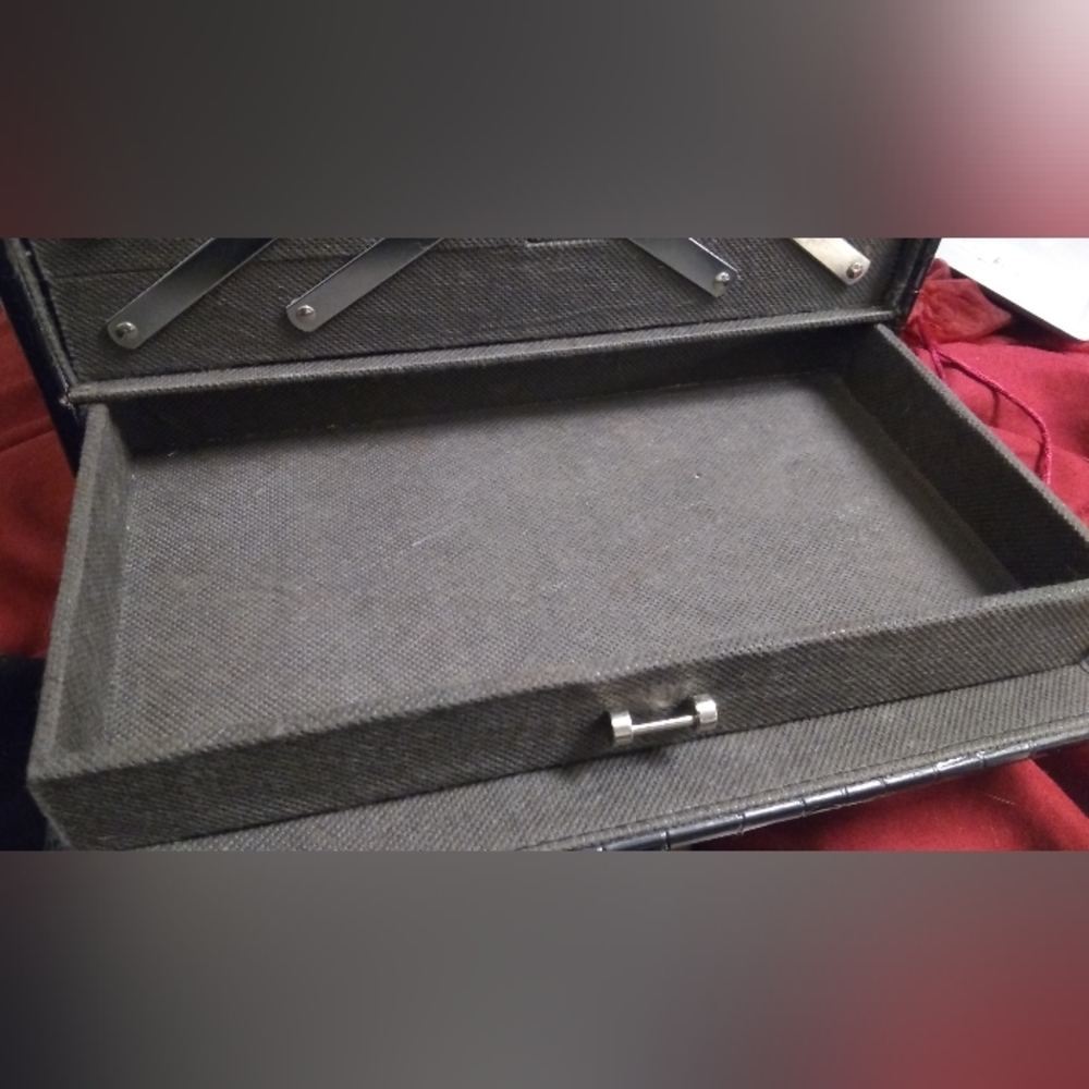 Makeup Storage Case - Picture 16 of 16